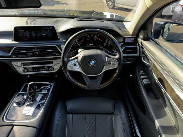 7シリーズ 740i 純正ナビTV サンルーフ 黒革シート 360度モニター マッサージチェアー(フロント) 全席シートヒーター 電動トランク ワイヤレス充電器 ディスプレイキー ヘッドアップディスプレイ(28枚目)