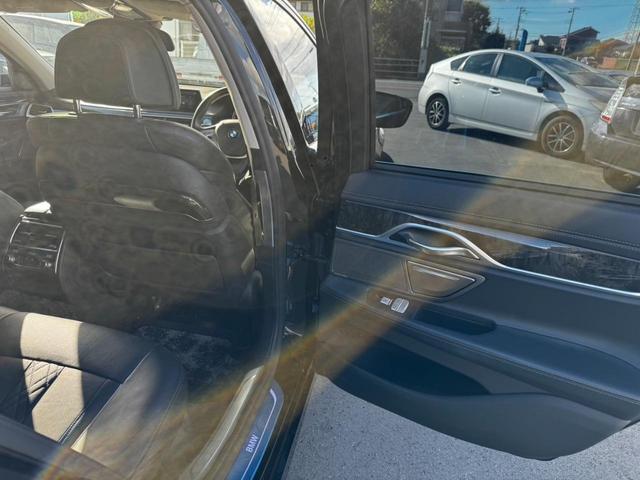 7シリーズ 740i 純正ナビTV サンルーフ 黒革シート 360度モニター マッサージチェアー(フロント) 全席シートヒーター 電動トランク ワイヤレス充電器 ディスプレイキー ヘッドアップディスプレイ(33枚目)