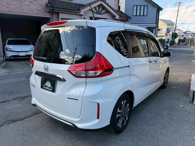 フリードハイブリッド ハイブリッド・クロスターホンダセンシング　純正ナビ　フルセグＴＶ　純正フリップダウンモニター　両側電動スライドドア　純正アルミホイール　バックモニター　ＥＴＣ（4枚目）