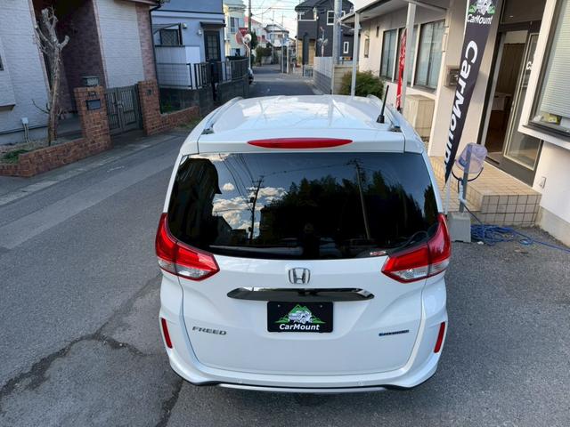 フリードハイブリッド ハイブリッド・クロスターホンダセンシング　純正ナビ　フルセグＴＶ　純正フリップダウンモニター　両側電動スライドドア　純正アルミホイール　バックモニター　ＥＴＣ（7枚目）
