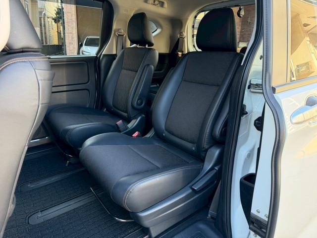 フリードハイブリッド ハイブリッド・クロスターホンダセンシング　純正ナビ　フルセグＴＶ　純正フリップダウンモニター　両側電動スライドドア　純正アルミホイール　バックモニター　ＥＴＣ（18枚目）