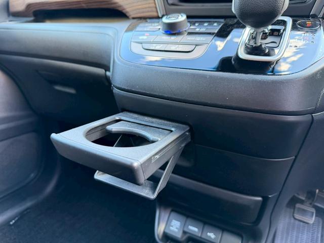 フリードハイブリッド ハイブリッド・クロスターホンダセンシング　純正ナビ　フルセグＴＶ　純正フリップダウンモニター　両側電動スライドドア　純正アルミホイール　バックモニター　ＥＴＣ（34枚目）