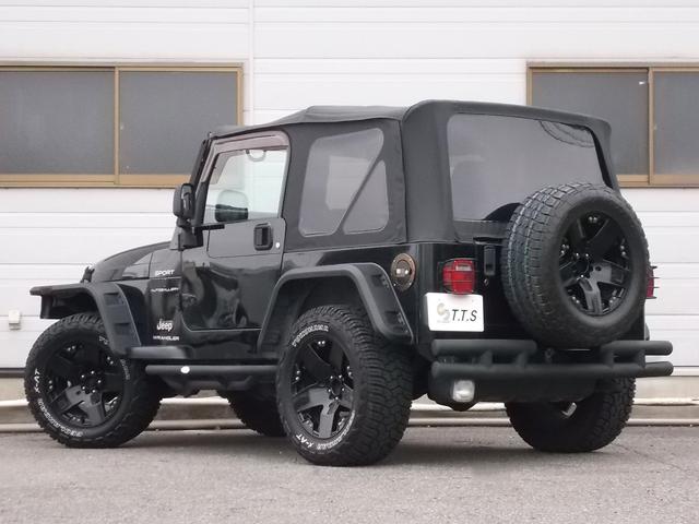 ジープ・ラングラー スポーツ　スミッティービルト製Ｆ・Ｒバンパー・サイドステップ　ラギッドリッジ製オーバーフェンダー　ＫＭＣ１８インチ　ジオランダー　２８５－６０－１８　フォグランプ　ＬＥＤルーフライトバー　社外ナビ　ＴＶ　ＥＴＣ（7枚目）