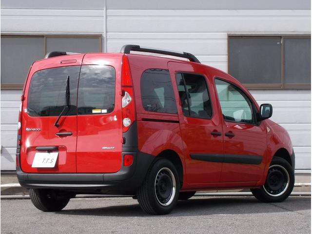 カングー １．６　買取直販　走行６．４万キロ　ルージュビフ　ノワールカスタム　タイベル・ＷＰ交換済　マルチルーフレール　ディスプレイオーディオ　Ｂカメラ　ＥＴＣ　点検記録簿　キーレス　ムーンアイズリムカバー　フォグ（11枚目）