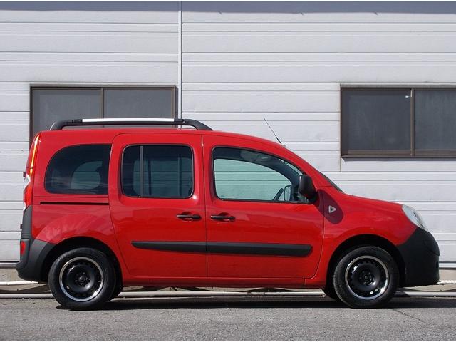 カングー １．６　買取直販　走行６．４万キロ　ルージュビフ　ノワールカスタム　タイベル・ＷＰ交換済　マルチルーフレール　ディスプレイオーディオ　Ｂカメラ　ＥＴＣ　点検記録簿　キーレス　ムーンアイズリムカバー　フォグ（12枚目）