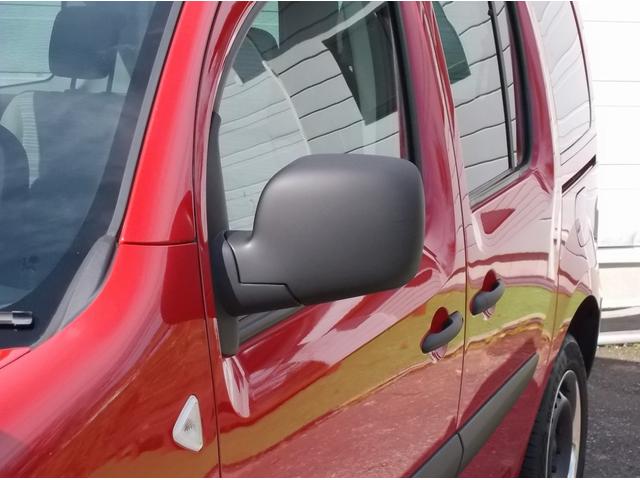 カングー １．６　買取直販　走行６．４万キロ　ルージュビフ　ノワールカスタム　タイベル・ＷＰ交換済　マルチルーフレール　ディスプレイオーディオ　Ｂカメラ　ＥＴＣ　点検記録簿　キーレス　ムーンアイズリムカバー　フォグ（21枚目）