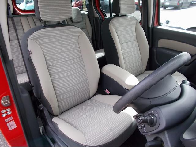 カングー １．６　買取直販　走行６．４万キロ　ルージュビフ　ノワールカスタム　タイベル・ＷＰ交換済　マルチルーフレール　ディスプレイオーディオ　Ｂカメラ　ＥＴＣ　点検記録簿　キーレス　ムーンアイズリムカバー　フォグ（31枚目）