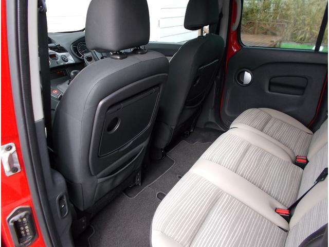 カングー １．６　買取直販　走行６．４万キロ　ルージュビフ　ノワールカスタム　タイベル・ＷＰ交換済　マルチルーフレール　ディスプレイオーディオ　Ｂカメラ　ＥＴＣ　点検記録簿　キーレス　ムーンアイズリムカバー　フォグ（35枚目）