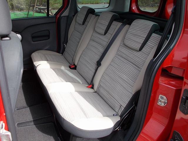 カングー １．６　買取直販　走行６．４万キロ　ルージュビフ　ノワールカスタム　タイベル・ＷＰ交換済　マルチルーフレール　ディスプレイオーディオ　Ｂカメラ　ＥＴＣ　点検記録簿　キーレス　ムーンアイズリムカバー　フォグ（36枚目）