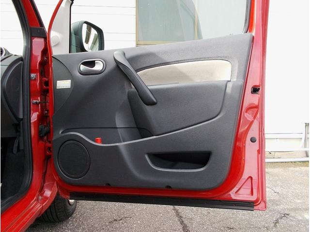 カングー １．６　買取直販　走行６．４万キロ　ルージュビフ　ノワールカスタム　タイベル・ＷＰ交換済　マルチルーフレール　ディスプレイオーディオ　Ｂカメラ　ＥＴＣ　点検記録簿　キーレス　ムーンアイズリムカバー　フォグ（52枚目）