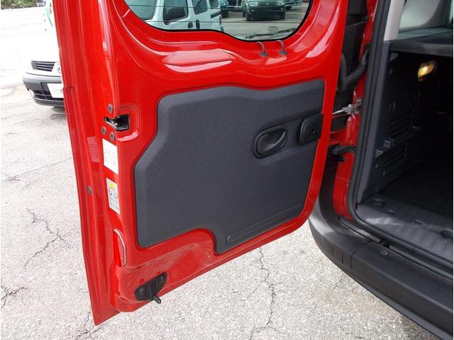 カングー １．６　買取直販　走行６．４万キロ　ルージュビフ　ノワールカスタム　タイベル・ＷＰ交換済　マルチルーフレール　ディスプレイオーディオ　Ｂカメラ　ＥＴＣ　点検記録簿　キーレス　ムーンアイズリムカバー　フォグ（56枚目）