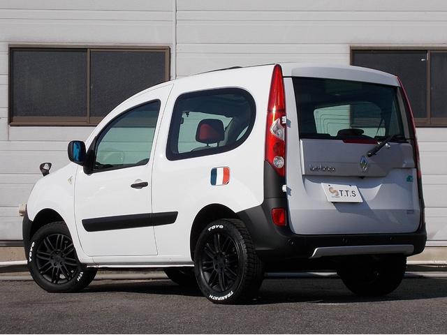 カングービボップ ベースグレード 5速マニュアル ノワールC リアグラスルーフ テールゲートグラス 純正16インチ 電動格納 クルコン ESP カロッツェリアナビ ドラレコ ETC 後席独立式2座 ウォークスルー(7枚目)