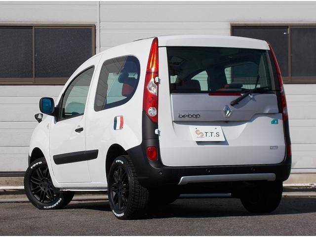 カングービボップ ベースグレード 5速マニュアル ノワールC リアグラスルーフ テールゲートグラス 純正16インチ 電動格納 クルコン ESP カロッツェリアナビ ドラレコ ETC 後席独立式2座 ウォークスルー(8枚目)