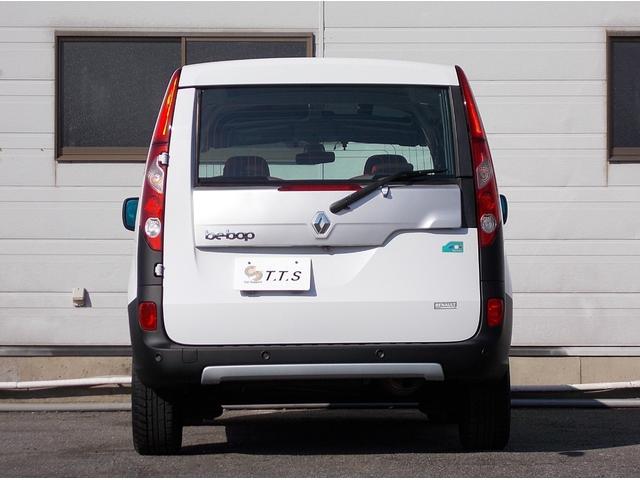 カングービボップ ベースグレード 5速マニュアル ノワールC リアグラスルーフ テールゲートグラス 純正16インチ 電動格納 クルコン ESP カロッツェリアナビ ドラレコ ETC 後席独立式2座 ウォークスルー(9枚目)