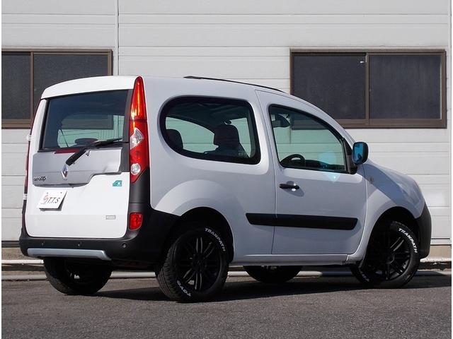 カングービボップ ベースグレード 5速マニュアル ノワールC リアグラスルーフ テールゲートグラス 純正16インチ 電動格納 クルコン ESP カロッツェリアナビ ドラレコ ETC 後席独立式2座 ウォークスルー(11枚目)