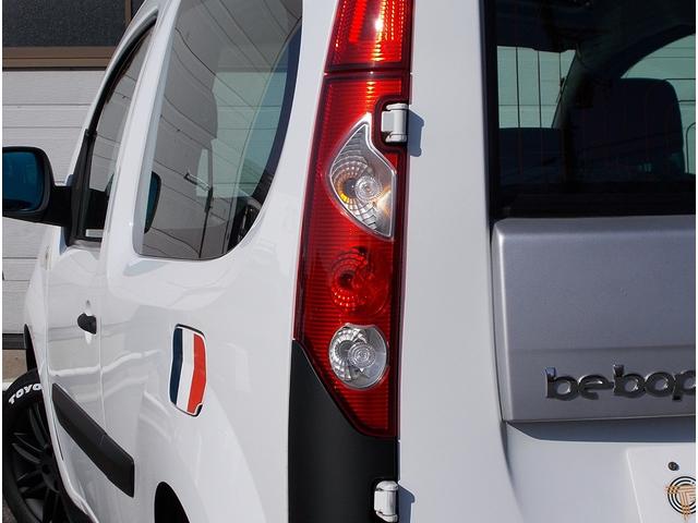 カングービボップ ベースグレード 5速マニュアル ノワールC リアグラスルーフ テールゲートグラス 純正16インチ 電動格納 クルコン ESP カロッツェリアナビ ドラレコ ETC 後席独立式2座 ウォークスルー(17枚目)