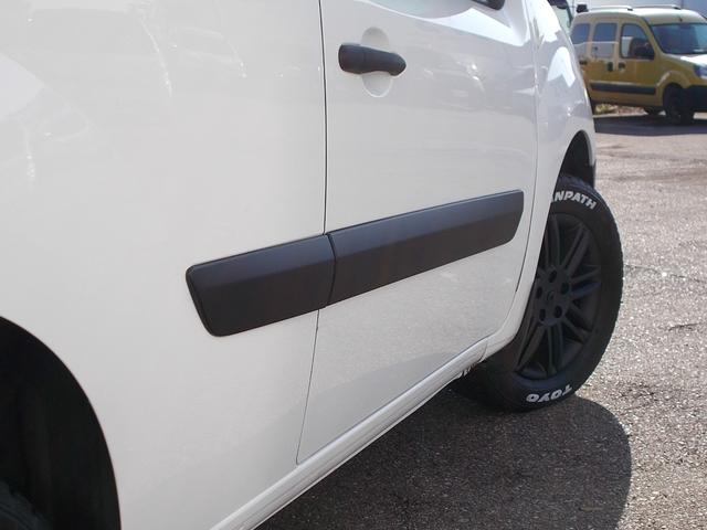 カングービボップ ベースグレード 5速マニュアル ノワールC リアグラスルーフ テールゲートグラス 純正16インチ 電動格納 クルコン ESP カロッツェリアナビ ドラレコ ETC 後席独立式2座 ウォークスルー(22枚目)