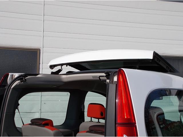 カングービボップ ベースグレード 5速マニュアル ノワールC リアグラスルーフ テールゲートグラス 純正16インチ 電動格納 クルコン ESP カロッツェリアナビ ドラレコ ETC 後席独立式2座 ウォークスルー(30枚目)