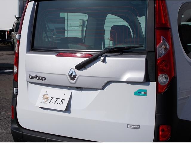 カングービボップ ベースグレード 5速マニュアル ノワールC リアグラスルーフ テールゲートグラス 純正16インチ 電動格納 クルコン ESP カロッツェリアナビ ドラレコ ETC 後席独立式2座 ウォークスルー(32枚目)