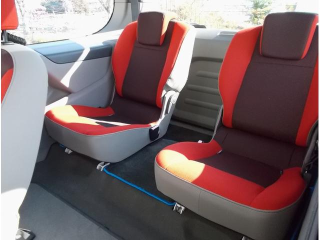 カングービボップ ベースグレード 5速マニュアル ノワールC リアグラスルーフ テールゲートグラス 純正16インチ 電動格納 クルコン ESP カロッツェリアナビ ドラレコ ETC 後席独立式2座 ウォークスルー(39枚目)