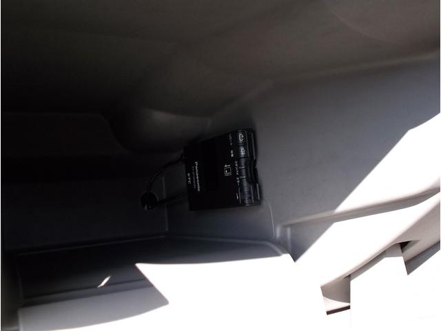 カングービボップ ベースグレード 5速マニュアル ノワールC リアグラスルーフ テールゲートグラス 純正16インチ 電動格納 クルコン ESP カロッツェリアナビ ドラレコ ETC 後席独立式2座 ウォークスルー(53枚目)