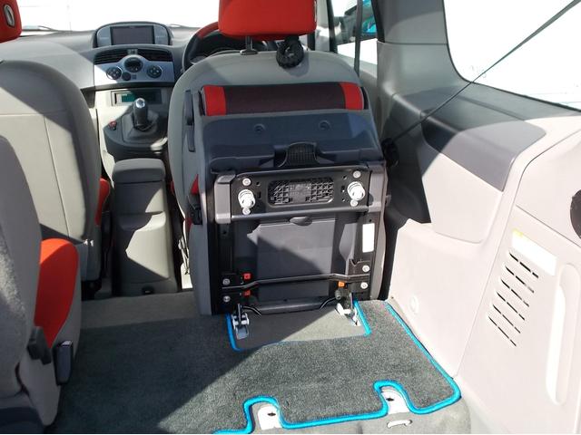 カングービボップ ベースグレード 5速マニュアル ノワールC リアグラスルーフ テールゲートグラス 純正16インチ 電動格納 クルコン ESP カロッツェリアナビ ドラレコ ETC 後席独立式2座 ウォークスルー(56枚目)