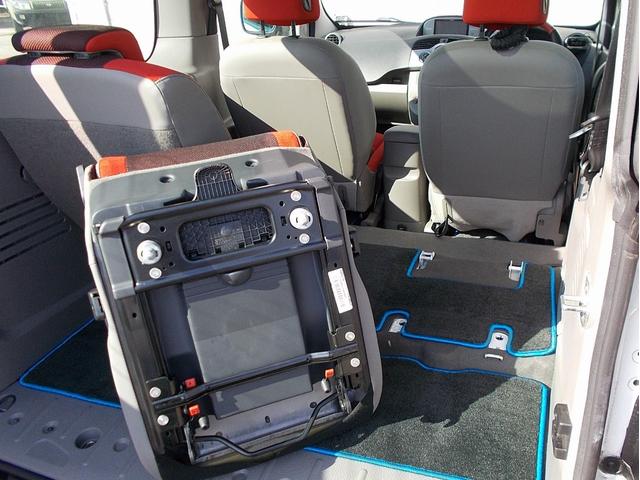 カングービボップ ベースグレード 5速マニュアル ノワールC リアグラスルーフ テールゲートグラス 純正16インチ 電動格納 クルコン ESP カロッツェリアナビ ドラレコ ETC 後席独立式2座 ウォークスルー(58枚目)