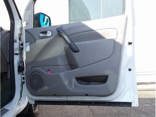 カングービボップ ベースグレード 5速マニュアル ノワールC リアグラスルーフ テールゲートグラス 純正16インチ 電動格納 クルコン ESP カロッツェリアナビ ドラレコ ETC 後席独立式2座 ウォークスルー(59枚目)