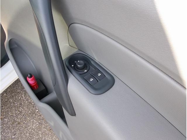 カングービボップ ベースグレード 5速マニュアル ノワールC リアグラスルーフ テールゲートグラス 純正16インチ 電動格納 クルコン ESP カロッツェリアナビ ドラレコ ETC 後席独立式2座 ウォークスルー(60枚目)