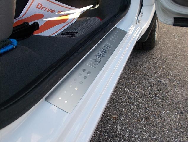 カングービボップ ベースグレード 5速マニュアル ノワールC リアグラスルーフ テールゲートグラス 純正16インチ 電動格納 クルコン ESP カロッツェリアナビ ドラレコ ETC 後席独立式2座 ウォークスルー(61枚目)