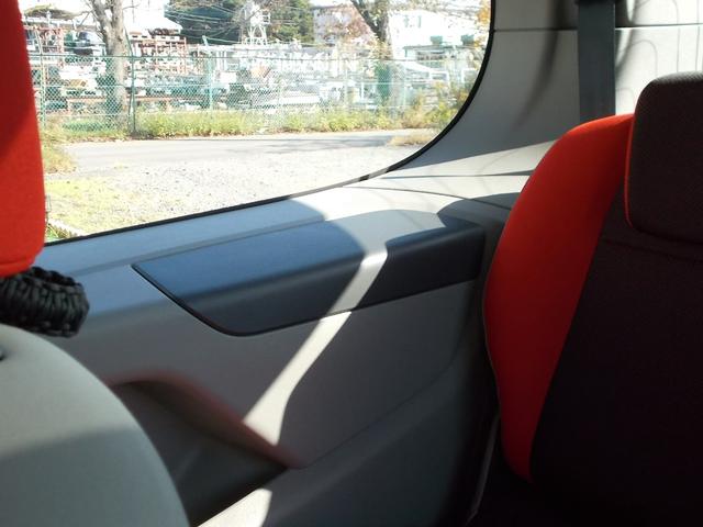 カングービボップ ベースグレード 5速マニュアル ノワールC リアグラスルーフ テールゲートグラス 純正16インチ 電動格納 クルコン ESP カロッツェリアナビ ドラレコ ETC 後席独立式2座 ウォークスルー(62枚目)
