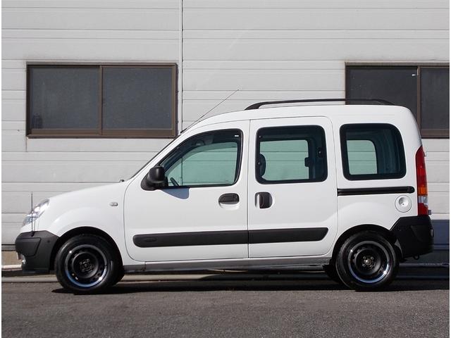 カングー １．６　最終モデル　グラシエ白　タイベル交換済み　ノワールカスタム　オプションルーフレール　両側スライドドア　ダブルバックドア　オーバーヘッドコンソール　社外ＣＤオーディオ　デジタルインナーミラー　キーレス（6枚目）