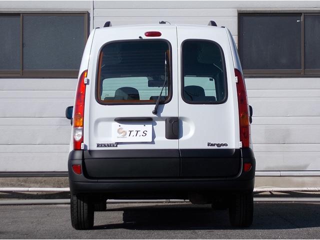 カングー １．６　最終モデル　グラシエ白　タイベル交換済み　ノワールカスタム　オプションルーフレール　両側スライドドア　ダブルバックドア　オーバーヘッドコンソール　社外ＣＤオーディオ　デジタルインナーミラー　キーレス（9枚目）