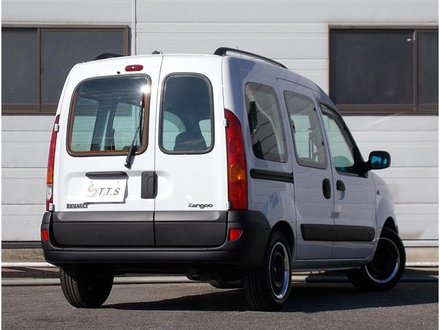 カングー １．６　最終モデル　グラシエ白　タイベル交換済み　ノワールカスタム　オプションルーフレール　両側スライドドア　ダブルバックドア　オーバーヘッドコンソール　社外ＣＤオーディオ　デジタルインナーミラー　キーレス（10枚目）