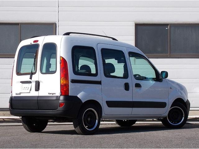 カングー １．６　最終モデル　グラシエ白　タイベル交換済み　ノワールカスタム　オプションルーフレール　両側スライドドア　ダブルバックドア　オーバーヘッドコンソール　社外ＣＤオーディオ　デジタルインナーミラー　キーレス（11枚目）