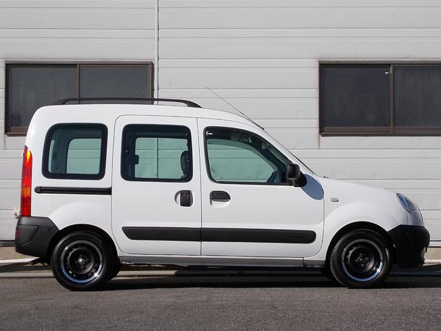 カングー １．６　最終モデル　グラシエ白　タイベル交換済み　ノワールカスタム　オプションルーフレール　両側スライドドア　ダブルバックドア　オーバーヘッドコンソール　社外ＣＤオーディオ　デジタルインナーミラー　キーレス（12枚目）