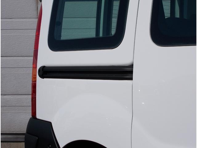 カングー １．６　最終モデル　グラシエ白　タイベル交換済み　ノワールカスタム　オプションルーフレール　両側スライドドア　ダブルバックドア　オーバーヘッドコンソール　社外ＣＤオーディオ　デジタルインナーミラー　キーレス（22枚目）