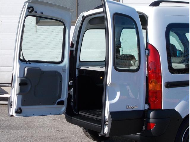 カングー １．６　最終モデル　グラシエ白　タイベル交換済み　ノワールカスタム　オプションルーフレール　両側スライドドア　ダブルバックドア　オーバーヘッドコンソール　社外ＣＤオーディオ　デジタルインナーミラー　キーレス（31枚目）