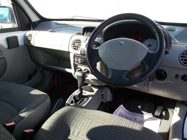 カングー １．６　最終モデル　グラシエ白　タイベル交換済み　ノワールカスタム　オプションルーフレール　両側スライドドア　ダブルバックドア　オーバーヘッドコンソール　社外ＣＤオーディオ　デジタルインナーミラー　キーレス（32枚目）