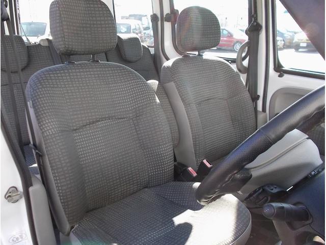 カングー １．６　最終モデル　グラシエ白　タイベル交換済み　ノワールカスタム　オプションルーフレール　両側スライドドア　ダブルバックドア　オーバーヘッドコンソール　社外ＣＤオーディオ　デジタルインナーミラー　キーレス（33枚目）