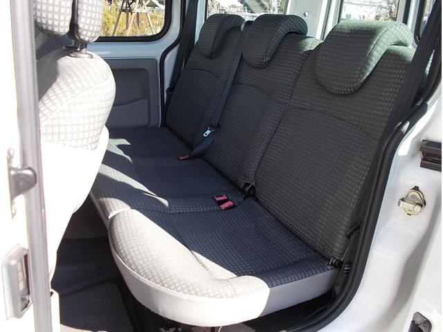 カングー １．６　最終モデル　グラシエ白　タイベル交換済み　ノワールカスタム　オプションルーフレール　両側スライドドア　ダブルバックドア　オーバーヘッドコンソール　社外ＣＤオーディオ　デジタルインナーミラー　キーレス（36枚目）