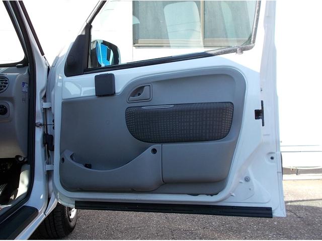 カングー １．６　最終モデル　グラシエ白　タイベル交換済み　ノワールカスタム　オプションルーフレール　両側スライドドア　ダブルバックドア　オーバーヘッドコンソール　社外ＣＤオーディオ　デジタルインナーミラー　キーレス（52枚目）