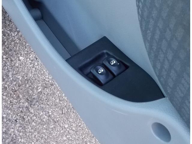 カングー １．６　最終モデル　グラシエ白　タイベル交換済み　ノワールカスタム　オプションルーフレール　両側スライドドア　ダブルバックドア　オーバーヘッドコンソール　社外ＣＤオーディオ　デジタルインナーミラー　キーレス（54枚目）