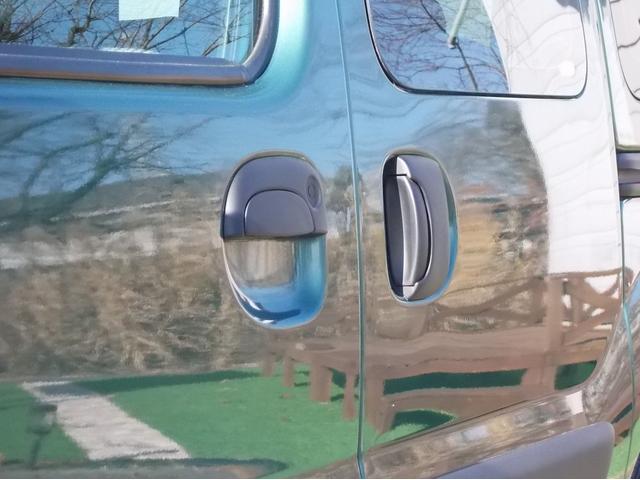 カングー 1.6 最終モデル ジヴェルニーグリーンM タイベル交換済 ノワールカスタム ルーフラック デイトナ14インチ フォグランプ 両側スライド Wバックドア キーレス ETC 点検記録簿14枚 リアラダー積込み(23枚目)