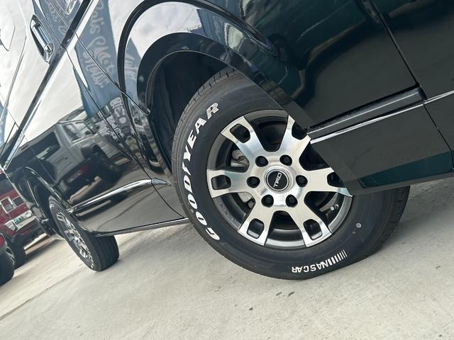 ハイエースバン スーパーＧＬ　ダークプライムＩＩ　Ｃａｌ’ｓＭｏｔｏｒプロデュース　ＣＡＲＩＣＡ　ユーロスタイル　ベットキット付き　純正ナビ　バックカメラ　ＥＴＣ　カーフィルム５面　ＴＲＤ（１５インチアルミホイール）　純正スチールホイール付き（18枚目）