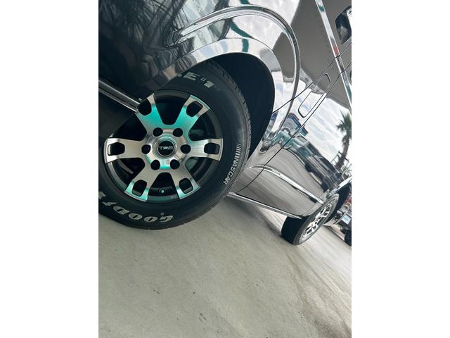 ハイエースバン スーパーＧＬ　ダークプライムＩＩ　Ｃａｌ’ｓＭｏｔｏｒプロデュース　ＣＡＲＩＣＡ　ユーロスタイル　ベットキット付き　純正ナビ　バックカメラ　ＥＴＣ　カーフィルム５面　ＴＲＤ（１５インチアルミホイール）　純正スチールホイール付き（19枚目）