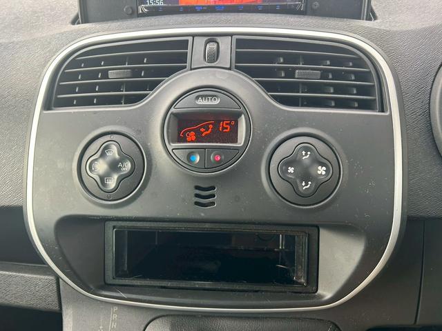 カングー パナシェ　バックカメラ　ナビ　ＴＶ　両側スライドドア　キーレスエントリー　電動格納ミラー　ＡＴ　ルーフレール　ＣＤ　ＵＳＢ　Ｂｌｕｅｔｏｏｔｈ　盗難防止システム　ＡＢＳ　ＥＳＣ　エアコン　パワーステアリング（9枚目）