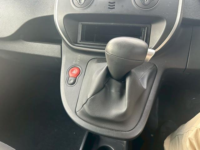 カングー パナシェ　バックカメラ　ナビ　ＴＶ　両側スライドドア　キーレスエントリー　電動格納ミラー　ＡＴ　ルーフレール　ＣＤ　ＵＳＢ　Ｂｌｕｅｔｏｏｔｈ　盗難防止システム　ＡＢＳ　ＥＳＣ　エアコン　パワーステアリング（10枚目）