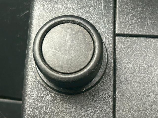 カングー パナシェ　バックカメラ　ナビ　ＴＶ　両側スライドドア　キーレスエントリー　電動格納ミラー　ＡＴ　ルーフレール　ＣＤ　ＵＳＢ　Ｂｌｕｅｔｏｏｔｈ　盗難防止システム　ＡＢＳ　ＥＳＣ　エアコン　パワーステアリング（16枚目）