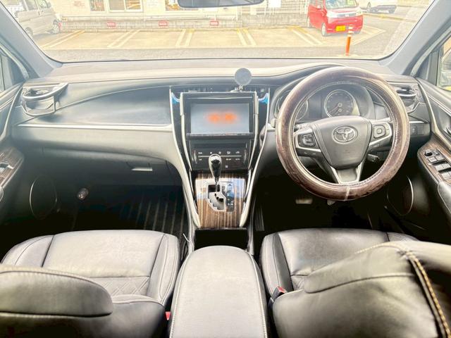 ハリアー エレガンス　ＥＴＣ　バックカメラ　クリアランスソナー　オートクルーズコントロール　ナビ　ＴＶ　スマートキー　アイドリングストップ　電動格納ミラー　ＣＶＴ　盗難防止システム　衝突安全ボディ　ＡＢＳ　ＥＳＣ　エアコン（2枚目）